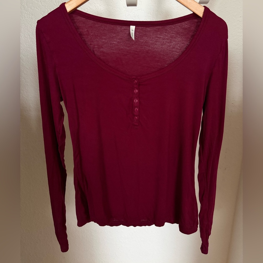 Halara Ribbed Henley Neck Long Sleeve Slim Casual Top in Maroon Banner - Large - Picture 5 of 9